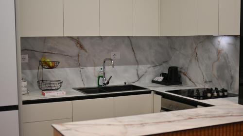 Lazari S Apartments in 希馬拉