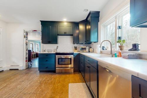 Make for the Mountains in Mount Holly, USA