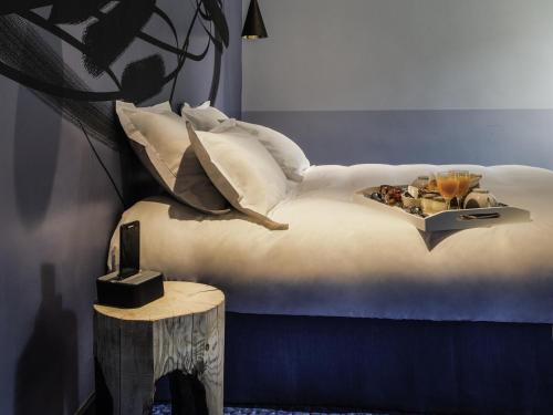 1 queen bed, 1 twin bed