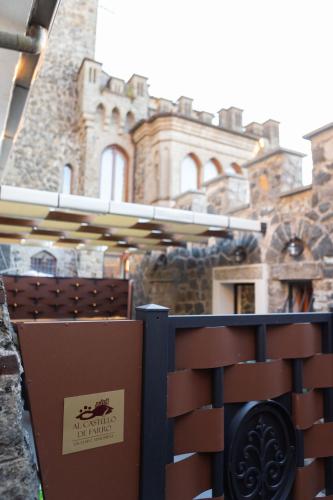 Kert, Al Castello De Farro, exclusive apartment in un vero castello in Rocca Di Papa