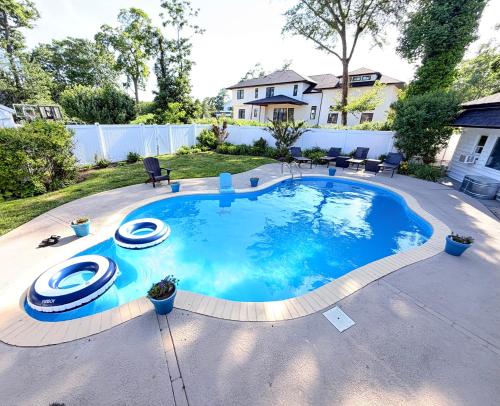 The Most Desired Summer Retreat with Private Pool Just 5 Minutes from the Beach in Springleikheita (NJ)