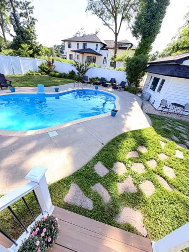 The Most Desired Summer Retreat with Private Pool Just 5 Minutes from the Beach in Springleikheita (NJ)