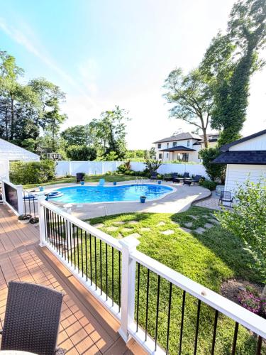 The Most Desired Summer Retreat with Private Pool Just 5 Minutes from the Beach in Springleikheita (NJ)