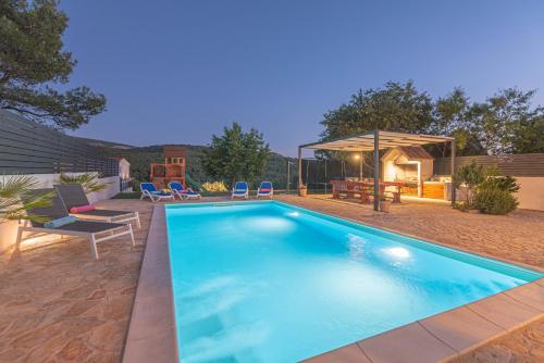 Villa R&B heated pool – khách sạn tại Split - Supetar