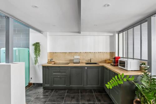 Kitchen, 2BDR-8P duplex apartment - Pigalle-Montmartre in Montmartre