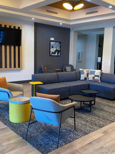 Best Western Plus Spring Inn & Suites - image 20