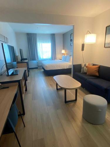 Best Western Plus Spring Inn & Suites - image 24