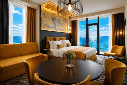 Grand Deluxe Room with Sea View and Kitchenette