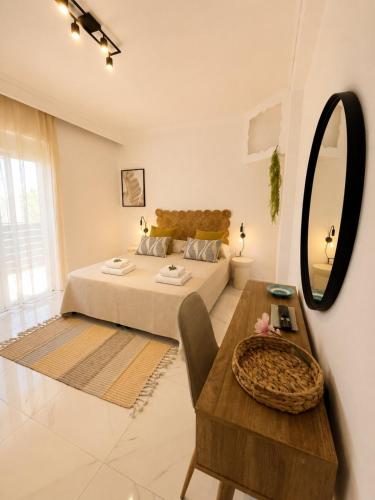 Victoria's Spacious Apartment
