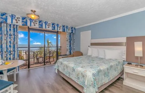Ocean Reef Resort - Direct Oceanfront Studio - Nicely Updated! Perfect for 2-4 guests! Unit 303 photo 2