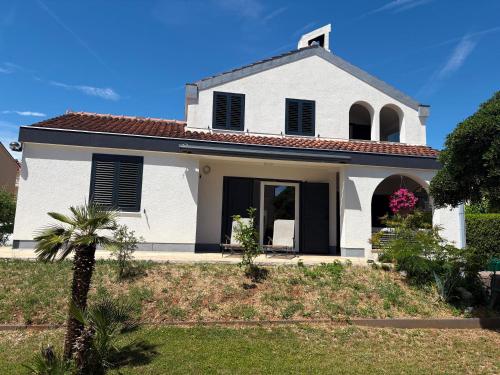Holiday Home Angela – khách sạn tại Kastel Stafilic