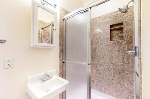 Saint Louis Ave Unit D - image 17