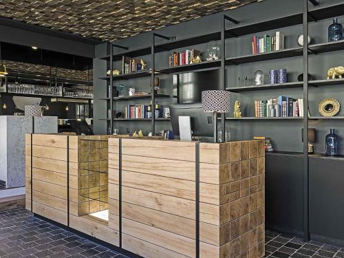 ibis Styles Laval Centre Gare – khách sạn tại Laval