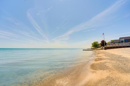 Stroll Down the Beach to Lakeport State Park – khách sạn tại Lexington (MI)