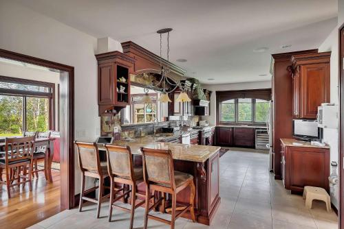 Luxury Estate with Pool Waterslide & Hot Tub in Rotterdam (NY)