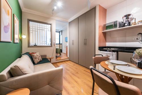 BHaus Jardins Poeta - Apartamento Premium - Próximo à Oscar Freire e Paulista - Academia - Mini Mercado - Piscina - Serviço de Arrumação e Bagagem - Recepção 24h - Vaga de Garagem - P71, São Paulo