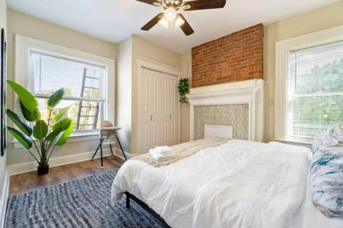 Stylish Retreat 2BR Near Frick Park Dining - main image