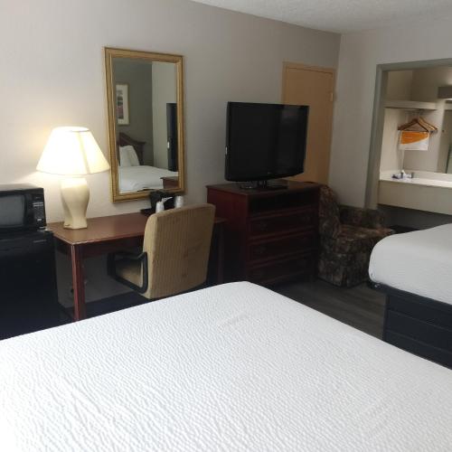 Days Inn & Conf Center by Wyndham Southern Pines Pinehurst in Southern Pines, USA