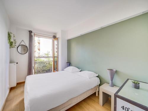 2BDR flat for 4 people near Bastille Nation - image 3