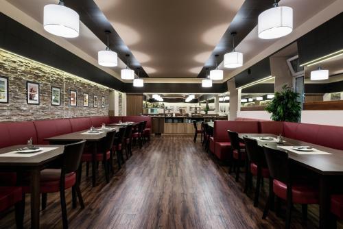 Restaurant, Hotel Garzon Plaza in Adyvaros