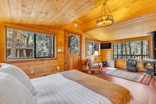 Rustic Elegance - A Woodland Escape – Idyllwild, CA