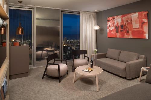 room detail thumbnail 1