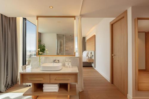 room detail thumbnail 2