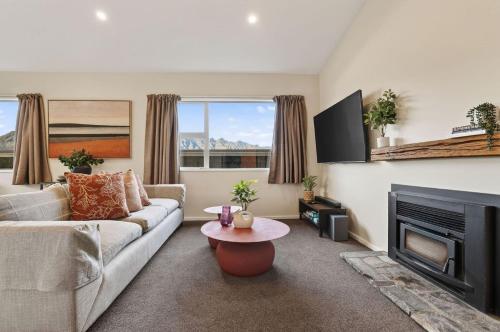 Alpine 75 Estate - Queenstown Hill 7 Bed - main image