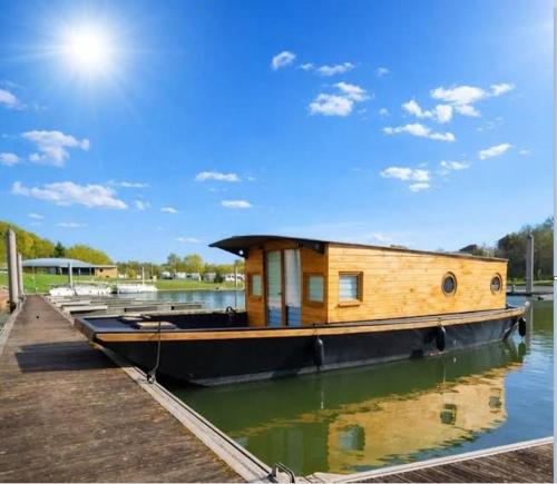 Johana Boat - Hôtel - Charleville-Mézières