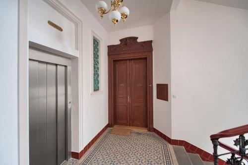 Maiselova 5 Apartment - image 2