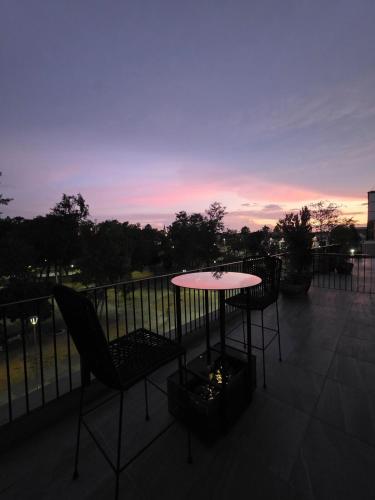 Private terrace, park view and location – khách sạn tại Khác