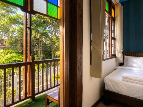 ห้องเตียงใหญ่หรือเตียงแฝดพร้อมระเบียง (Double or Twin Room with Balcony)