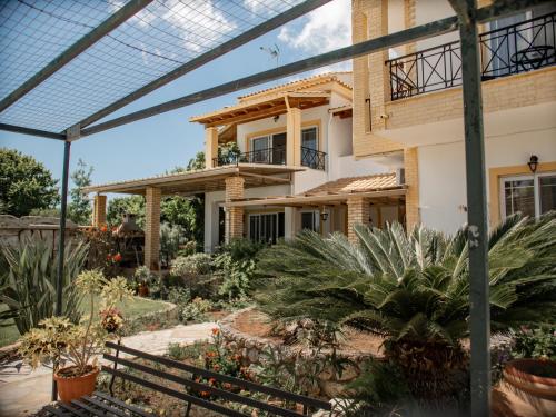 Iron House, Agios Georgios