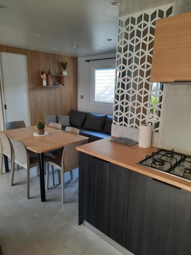 Mobil home grd confort 4 ch 8 pers camping 4 étoiles mer barbecue terrasse couverte linge fournis