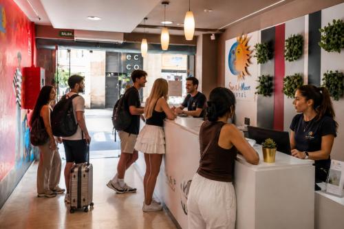 A szálláshely kívülről, Hostel Sun & Moon near La Rambla