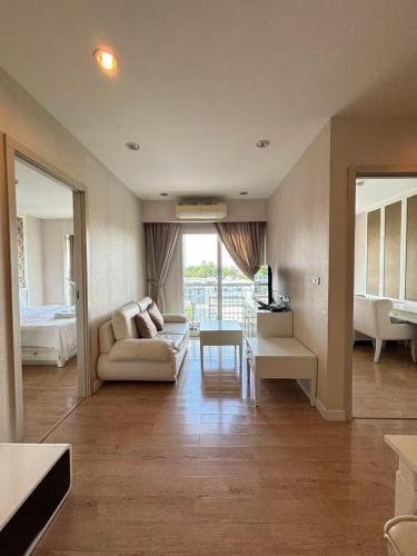 ห้องพักสำหรับครอบครัวประเภทนี้มีระเบียง (Family Room with Balcony)