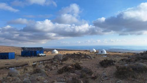 Iekārtas, Old stones glamping in Chok-Tal