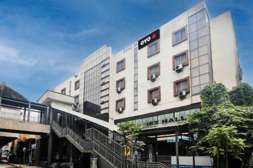 Hotel O Grand Sandarshini Inn Near MGBS Bus station – khách sạn tại Abids