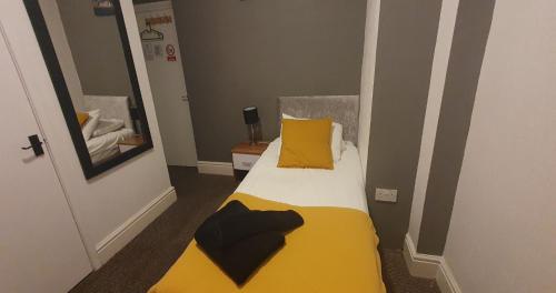 Single room, shower