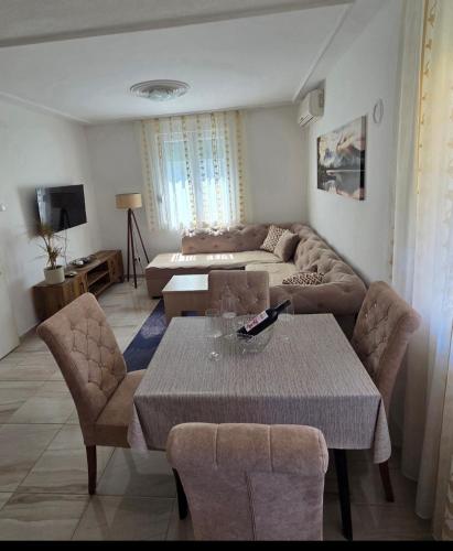 Apartman Sutomore