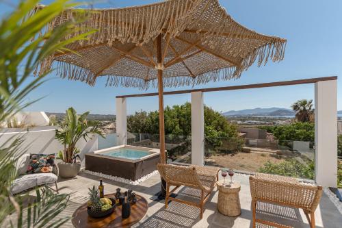 Mythodea Luxury Villa Ι Sunset Horizon & Jacuzzi in Agkidia