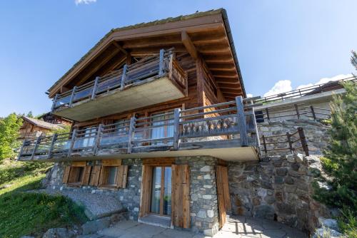 Oak Tree Chalet - on the ski slope - luxury! – khách sạn tại Bleusy