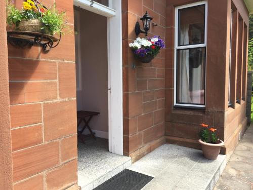 Blackburn Villa B&B - image 5