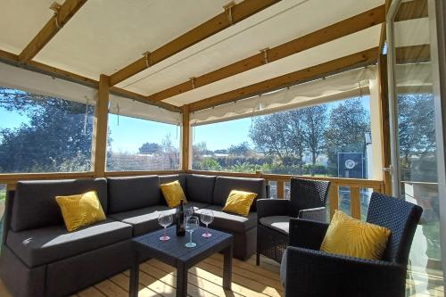 Superbe chalet climatisé avec piscine et jeux
