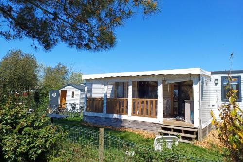 Chalet near the sea with garden and shared pool