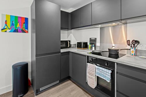 Facilities, Luxury 2 Bedroom Apartment Liverpool City Centre with Netflix, Games & Record Player in Other