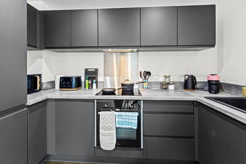 Facilities, Luxury 2 Bedroom Apartment Liverpool City Centre with Netflix, Games & Record Player in Other