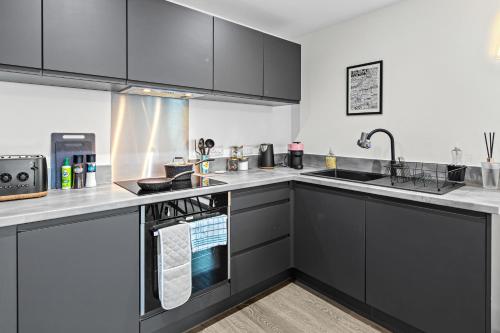 Kitchen, Luxury 2 Bedroom Apartment Liverpool City Centre with Netflix, Games & Record Player in Other