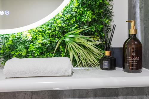 Bathroom, Luxury 2 Bedroom Apartment Liverpool City Centre with Netflix, Games & Record Player in Other