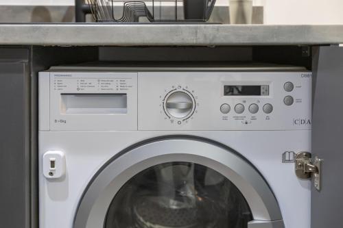 Luxury 2 Bedroom Apartment Liverpool City Centre with Netflix, Games & Record Player in Other